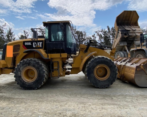 Pá Carregadeira Caterpillar 950L ano 2019