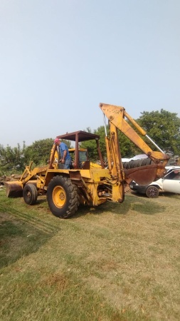 Retroescavadeira CASE  580H