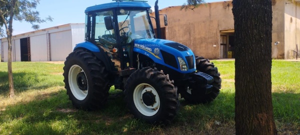 Trator New Holland TL 95 E ano 2016 - TL 95 E - Máquinas Agrícolas