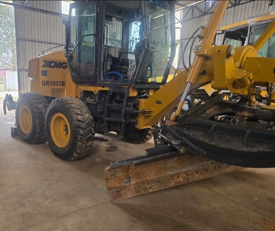 Motoniveladora XCMG GR1803BR ano 2024