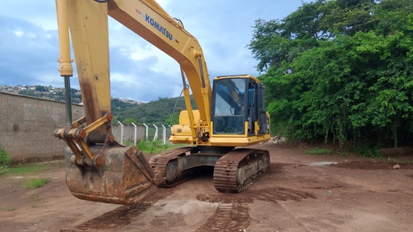 Escavadeira Komatsu PC160-LC ano 2007
