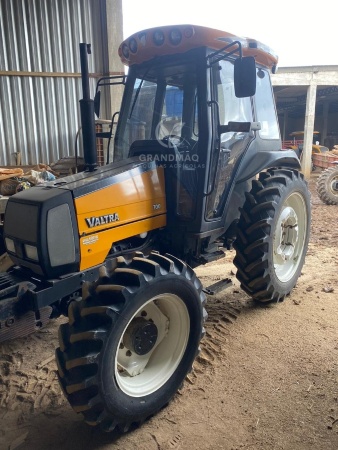 Trator Valtra A700 ano 2006