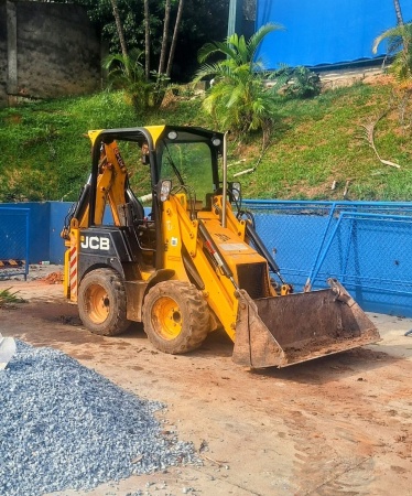 Mini Retroescavadeira JCB 1CX ano 2012