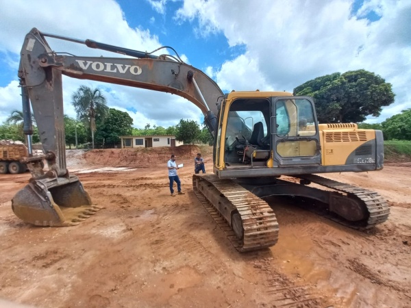 Escavadeira Volvo EC240BLC PRIME ano 2011