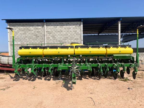 Plantadeira John Deere 2117 CCS ano 2023