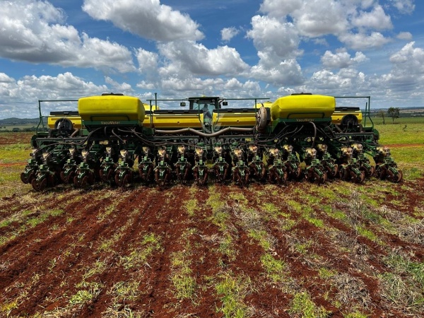 Plantadeira John Deere 2122 ccs ano 2013