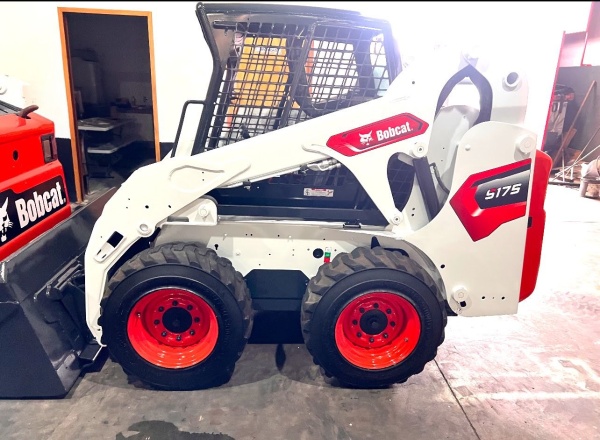 Mini Carregadeira Bobcat S175 ano 2012