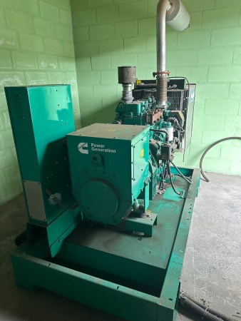Gerador de Energia Cummins 55 kVA ano 2013
