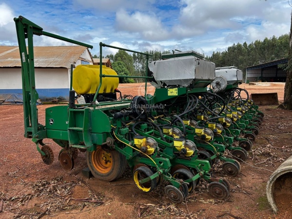 Plantadeira John Deere 2122 ccs ano 2009