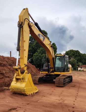 Escavadeira Caterpillar 320 D2L ano 2015 - 320 D2L - Máquinas de Linha Amarela