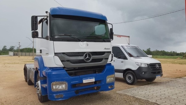 Caminhão Mercedes Benz AXOR 2544S ano 2013