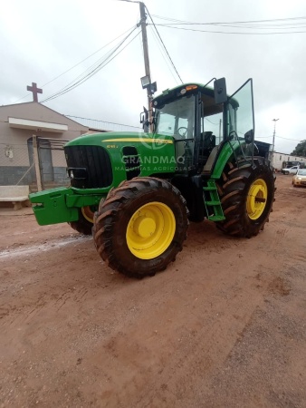 Trator John Deere 6165J ano 2013