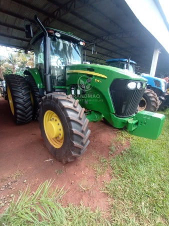 Trator John Deere 7215J ano 2018