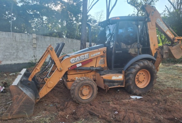 Retroescavadeira Case 580N ano 2013