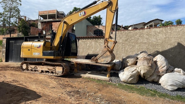 Escavadeira Caterpillar 313D2GC ano 2022
