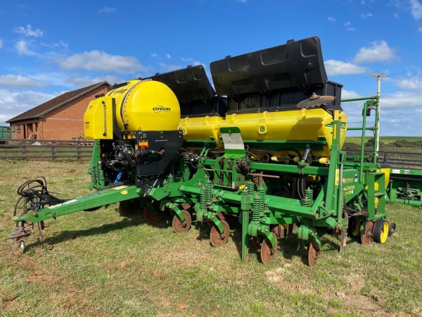 Plantadeira John Deere 1113 ano 2014
