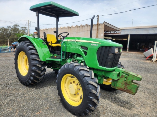 Trator John Deere 5085E ano 2012