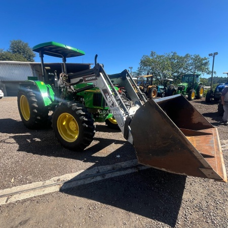 Trator John Deere 5705 ano 2007