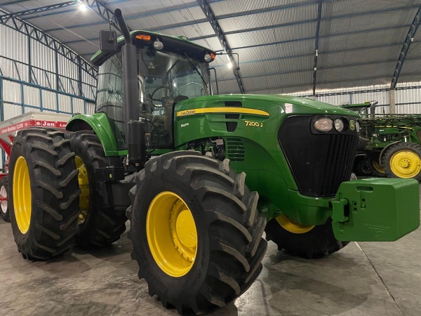 Trator John Deere 7200 J ano 2022