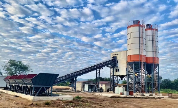 Usina de Concreto Shantui HZS90-5L ano 2025