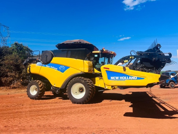 Colheitadeira New Holland CR 9060 ano 2013
