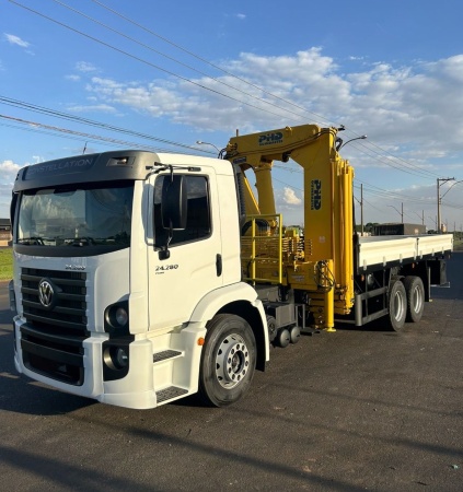 Caminhão Volkswagen 24.280 CRM 6X2 ano 2022 - 24.280 CRM 6X2 - Caminhões e Carretas