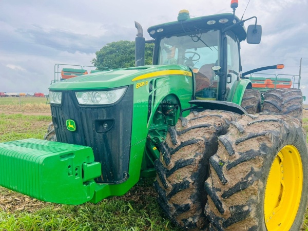 Trator John Deere 8335R ano 2015 2015, Comprar por R$ 980000, MG