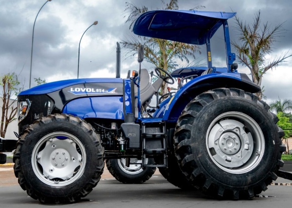 Trator LOVOL TH 854 ano 2024