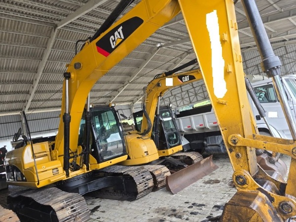 Escavadeira Caterpillar 315DL ano 2010