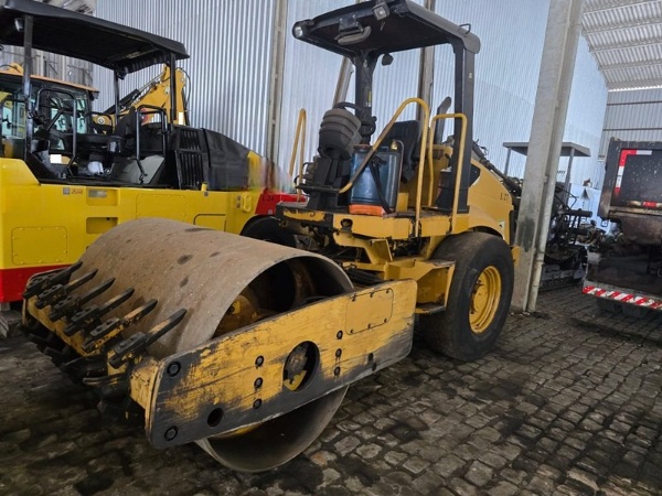 Rolo Compactador Caterpillar CS423E ano 2014