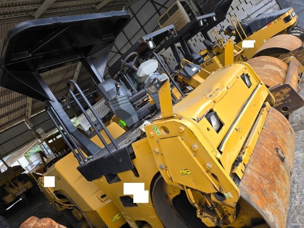 Rolo Compactador Caterpillar CB434D ano 2011