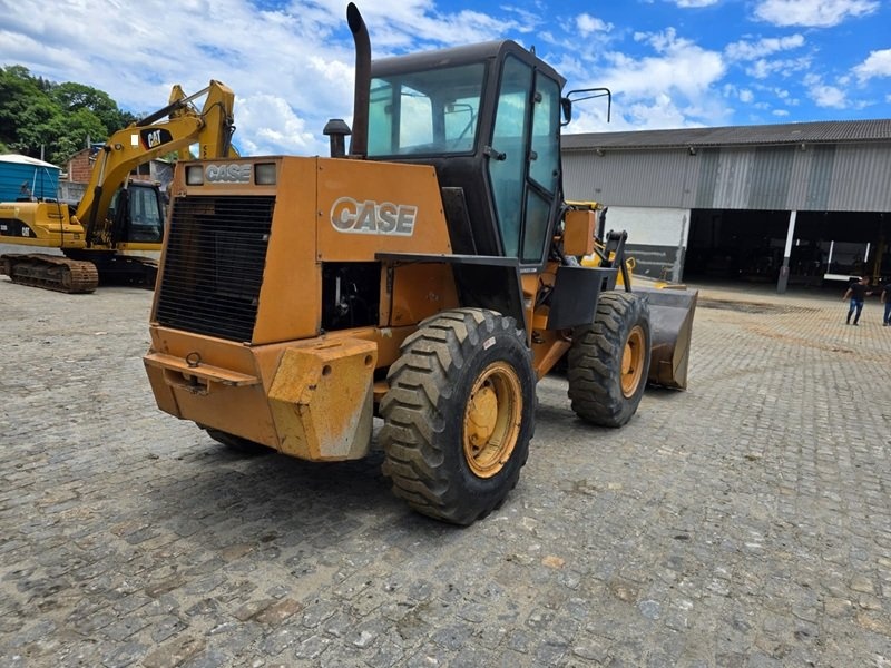 Pá Carregadeira Case W20E ano 2013
