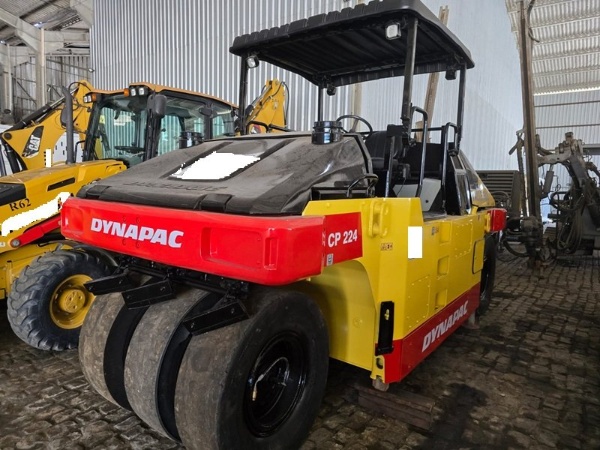 Rolo Compactador Dynapac CP224 ano 6975
