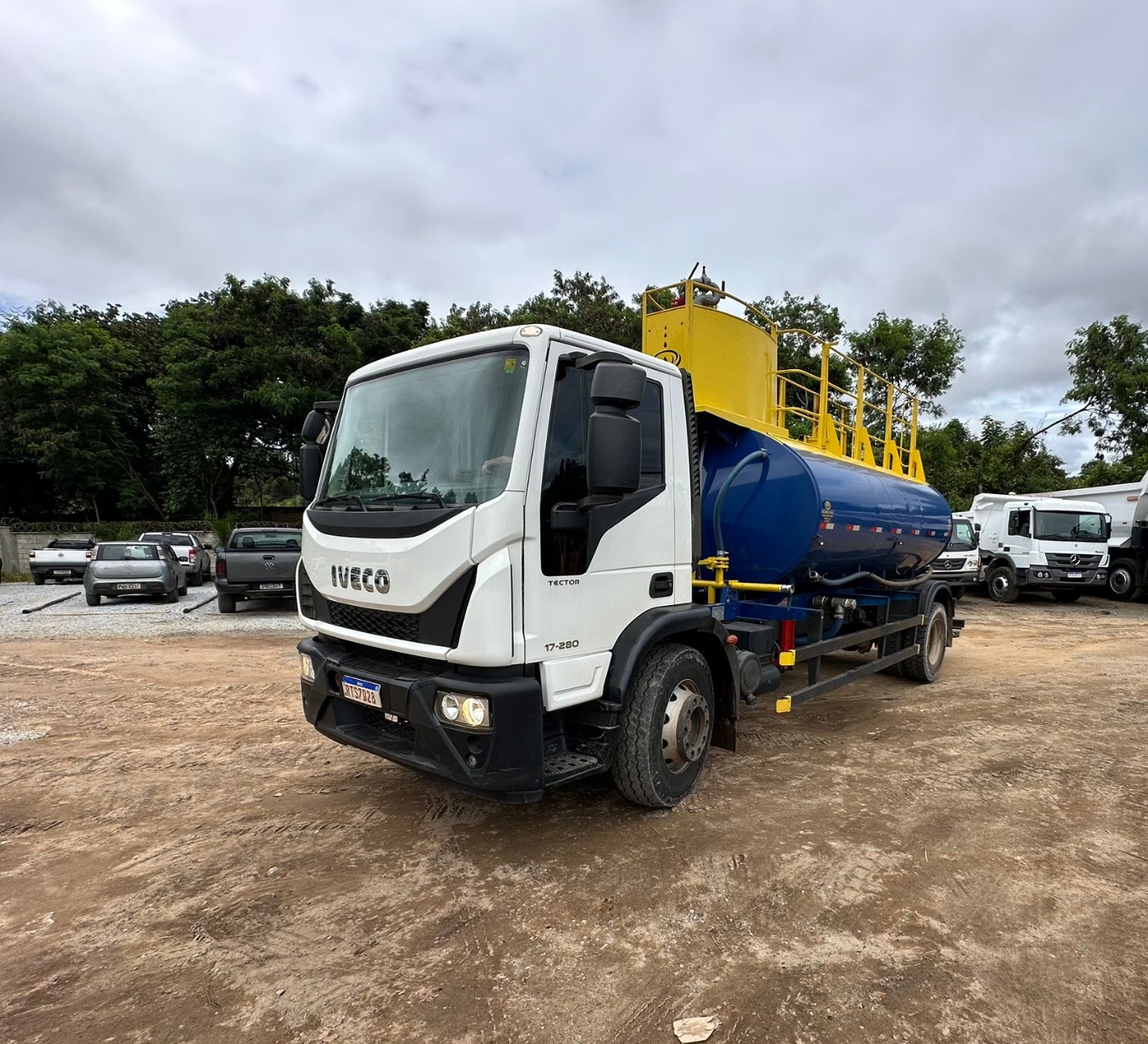 Caminhão Iveco 17.280 ano 2022