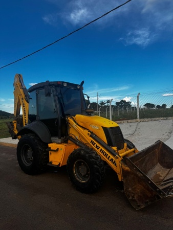 Retroescavadeira New Holland B110B ano 2018