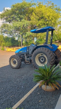 Trator New Holland TL 75 ano 2009