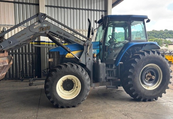 Trator New Holland TM 7010 ano 2010