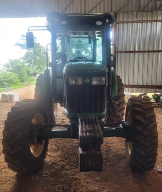 Trator John Deere 5085E ano 2014