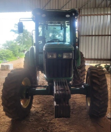 Trator John Deere 5085E ano 2014