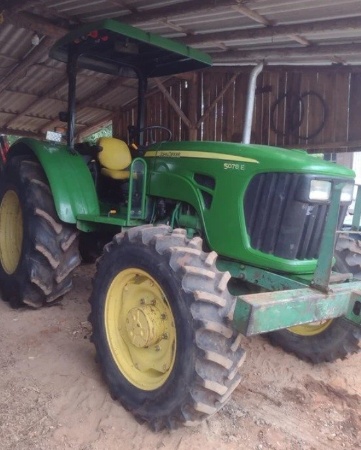 Trator John Deere 5078 ano 2012