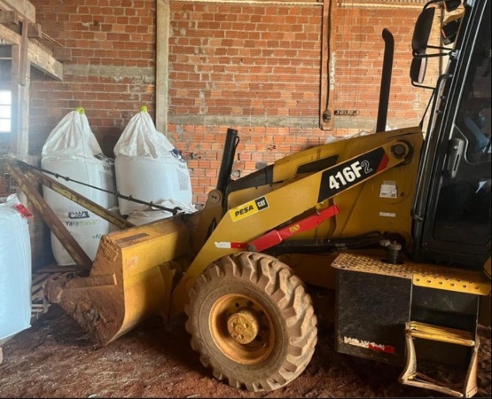 Retroescavadeira Caterpillar 416F2 - Máquinas de Linha Amarela