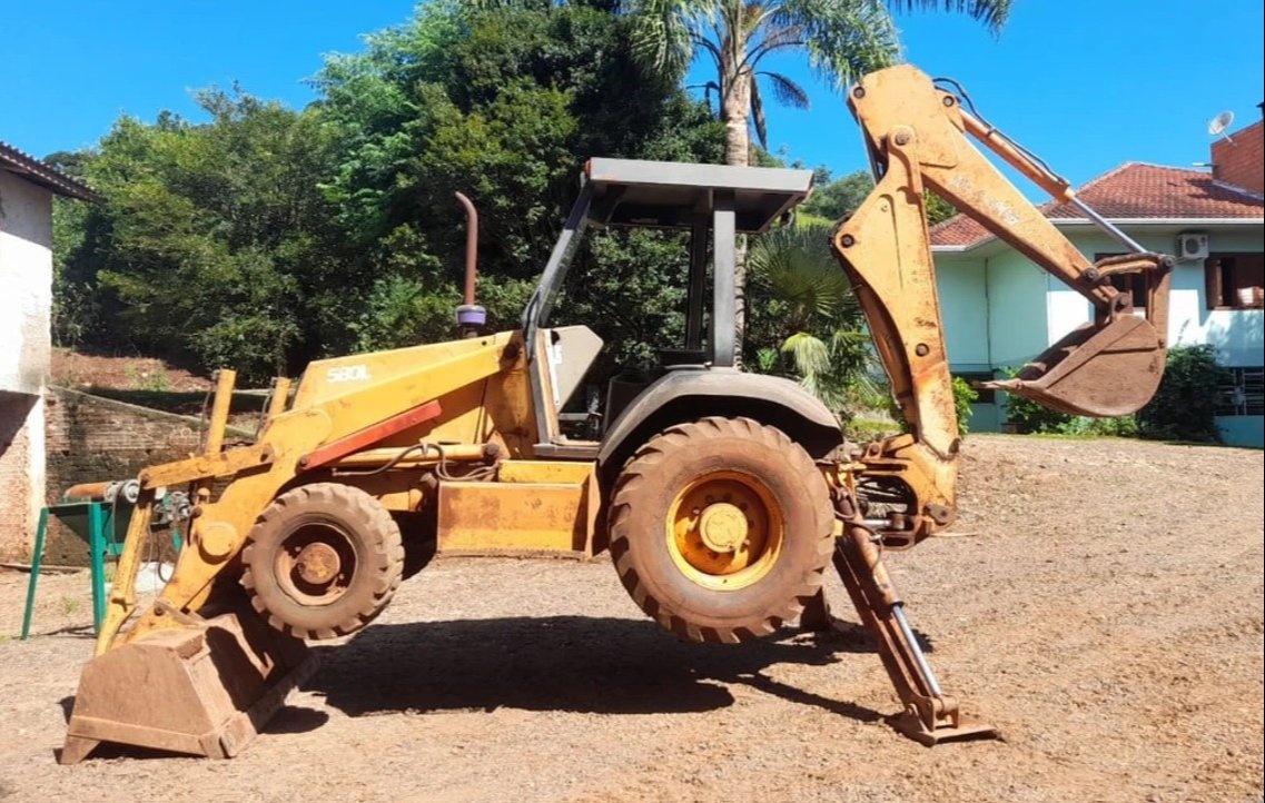 Retroescavadeira Case 580L
