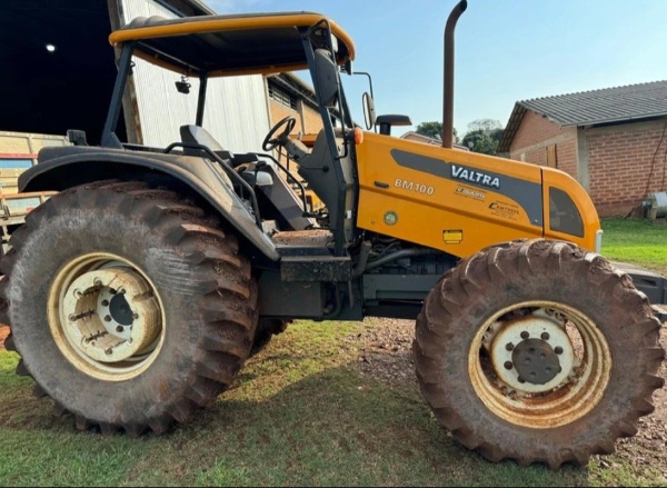 Trator Valtra BM 100 ano 2010
