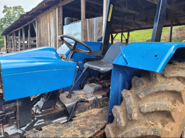 Trator New Holland 7630 ano 2008