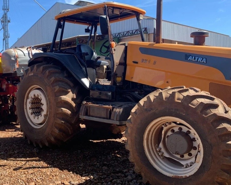 Trator Valtra BH 165 ano 2012