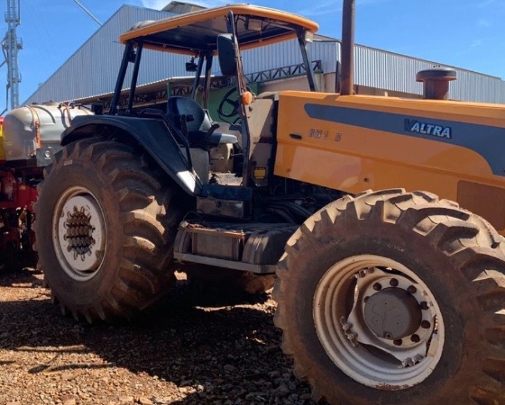 Trator Valtra BH 165 ano 2012
