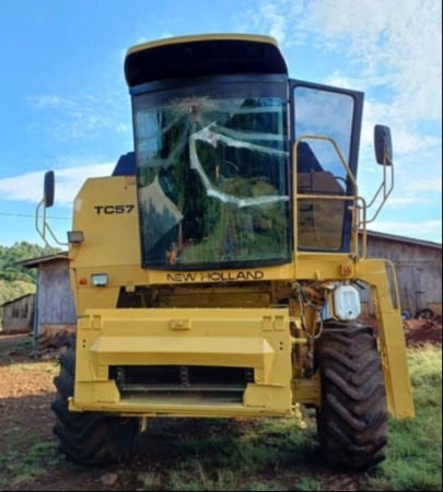 Colheitadeira New Holland TC 57 ano 1994 - TC 57 - Máquinas Agrícolas