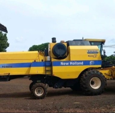 Colheitadeira New Holland TC5070 ano 2012