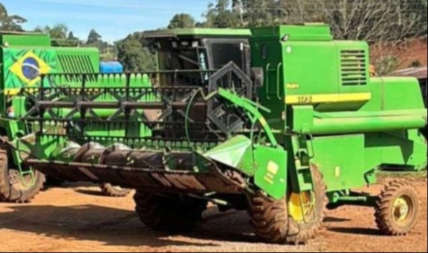 Colheitadeira John Deere 1175 ano 2002