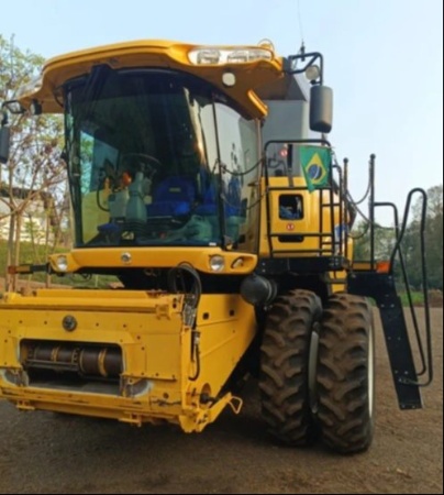 Colheitadeira New Holland CR 6080 ano 2014